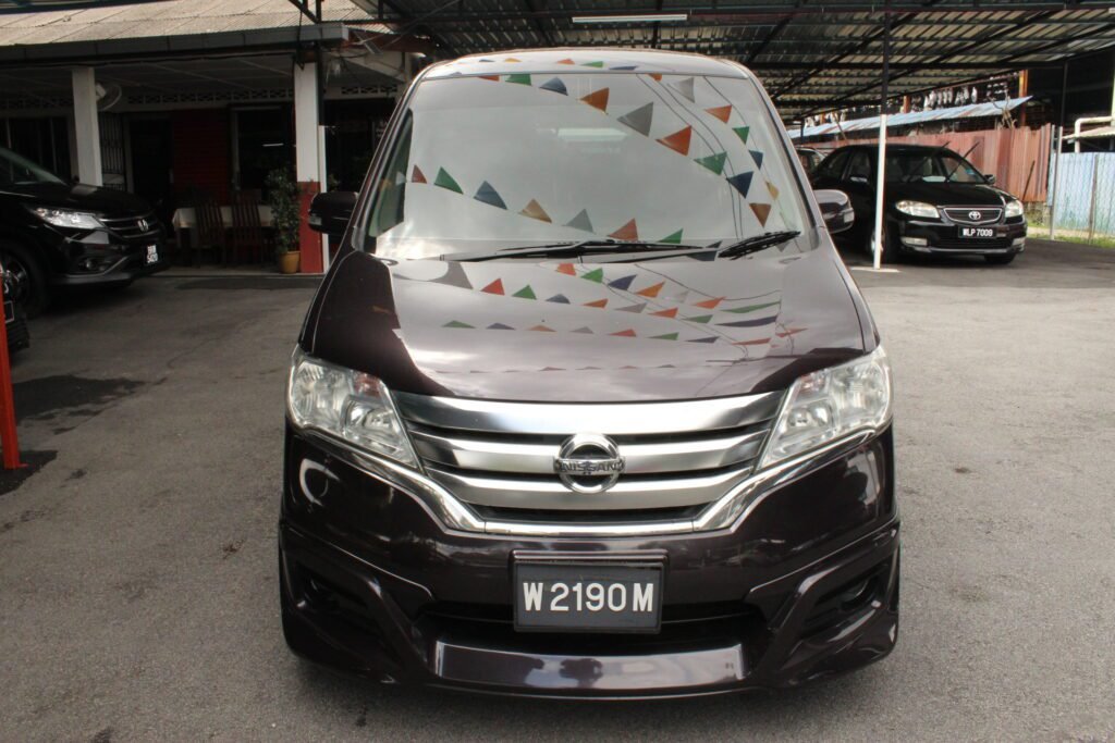 Nissan Serena 2.0 2013