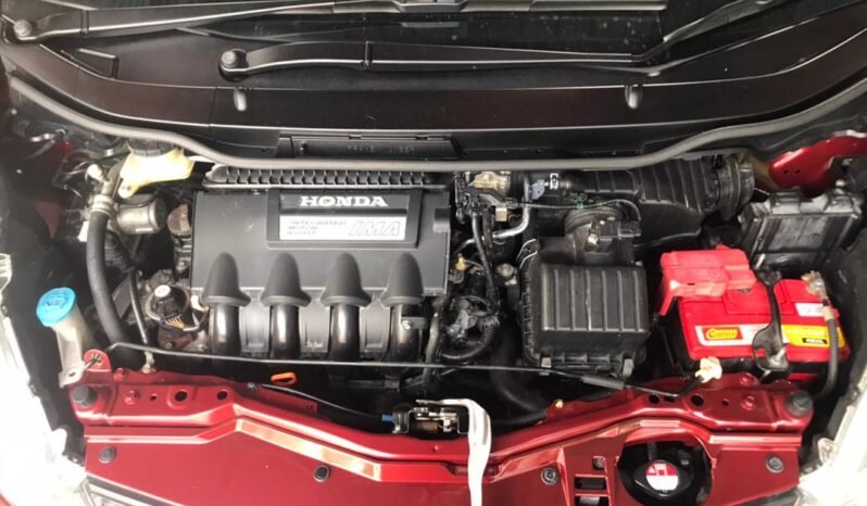 
								2012 Honda Jazz Hybrid CBU full									