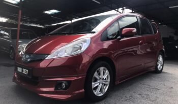 
										2012 Honda Jazz Hybrid CBU full									