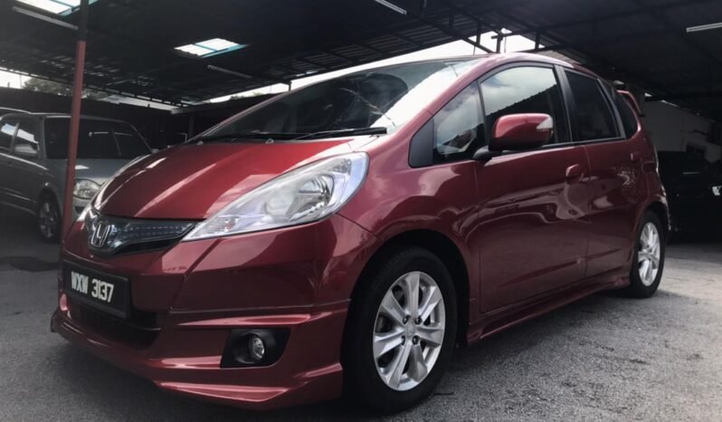
								2012 Honda Jazz Hybrid CBU full									