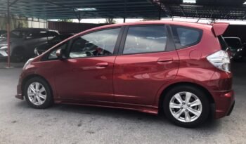 
										2012 Honda Jazz Hybrid CBU full									