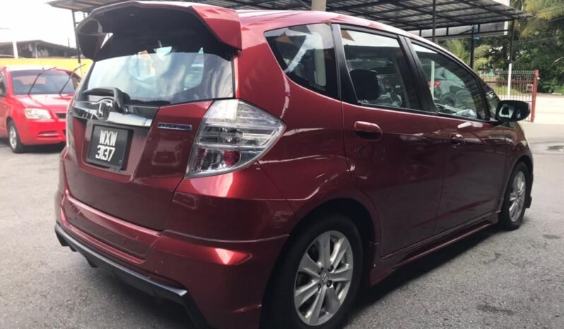
								2012 Honda Jazz Hybrid CBU full									