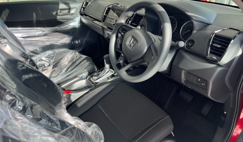 
								Honda City Hatchback S full									