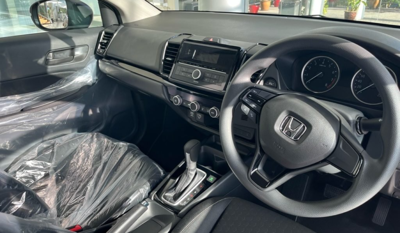 
								Honda City Hatchback S full									
