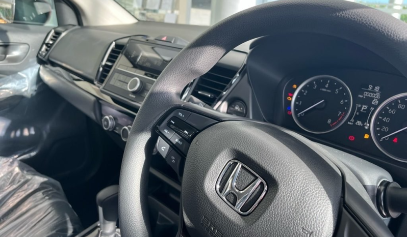 
								Honda City Hatchback S full									