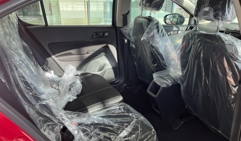
								Honda City Hatchback S full									