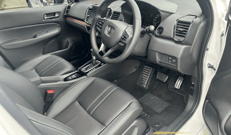 
								Honda City Hatchback RS Hybrid full									