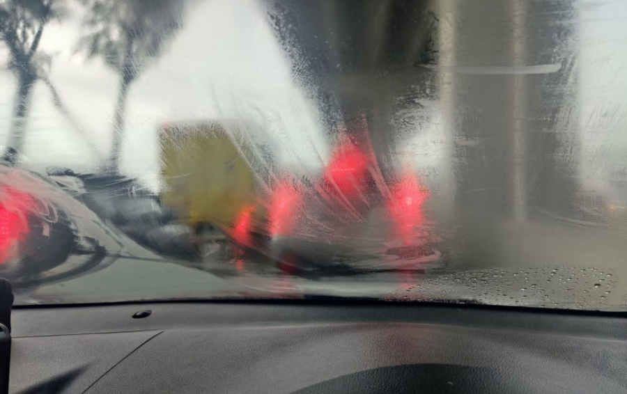 Cermin kereta kabur waktu sejuk