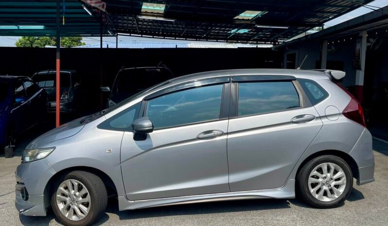 
								Honda Jazz 2019 Facelift 1.5 Auto full									