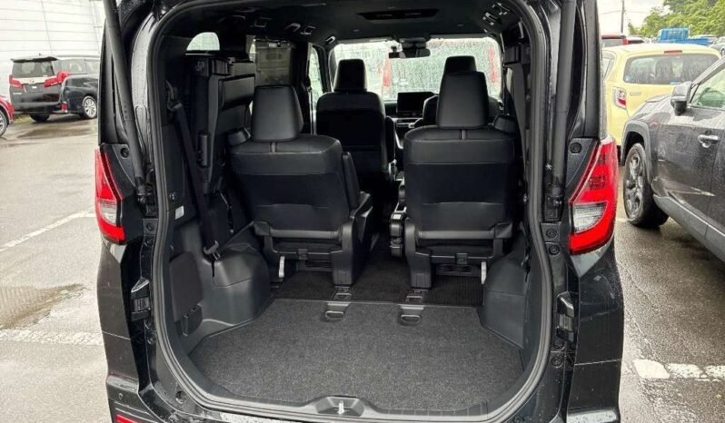 
								Toyota Noah SZ 2022 | Grade 5.0 | Black full									