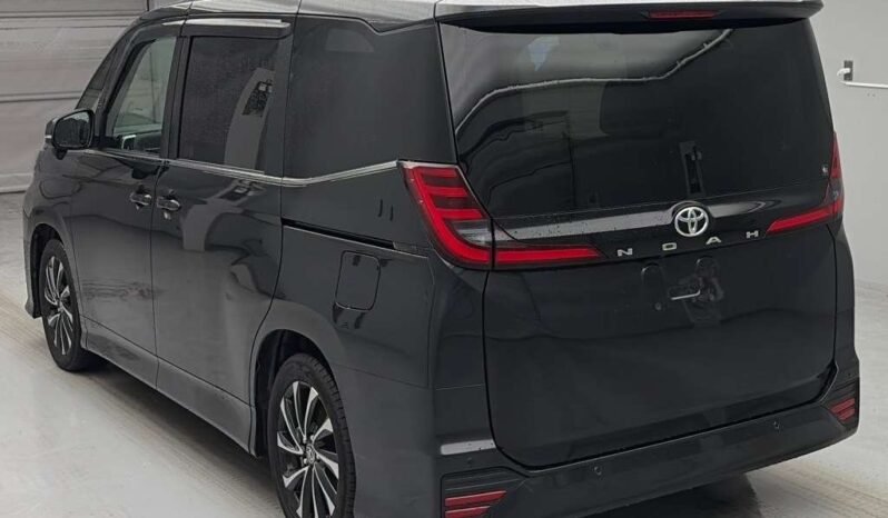 
								Toyota Noah SZ 2022 | Grade 5.0 | Black full									