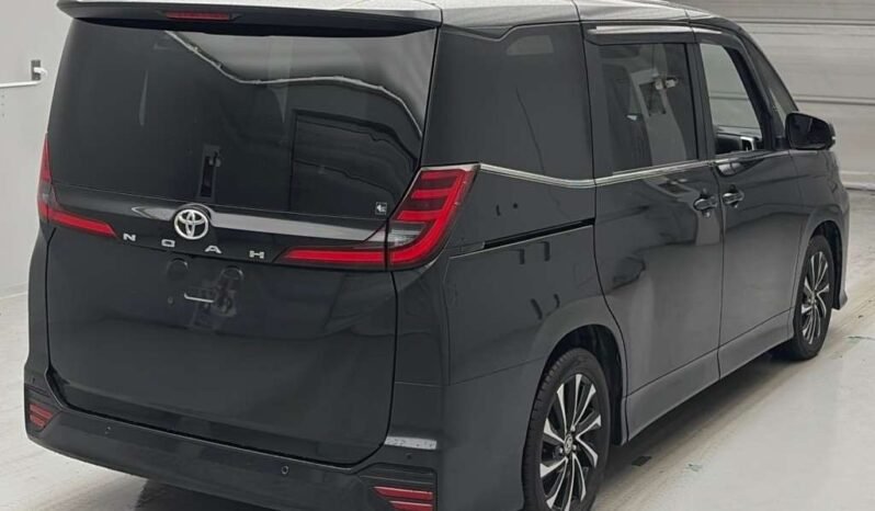 
								Toyota Noah SZ 2022 | Grade 5.0 | Black full									
