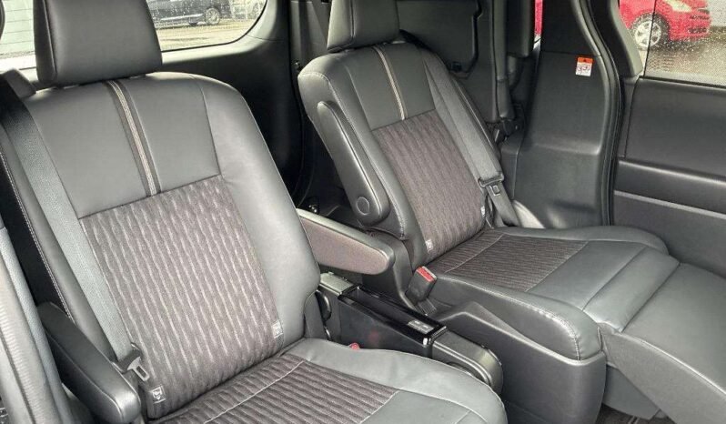 
								Toyota Noah SZ 2022 | Grade 5.0 | Black full									