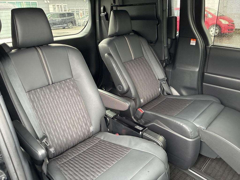 2022 Toyota Noah S-Z – 27K KM