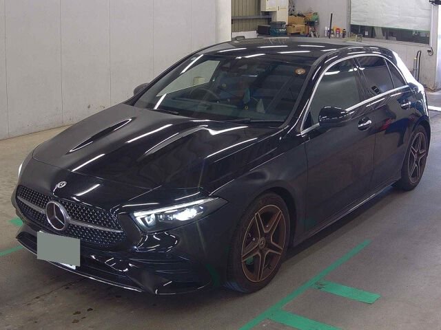 2023 Mercedes-Benz A180 AMG Line – 13K KM