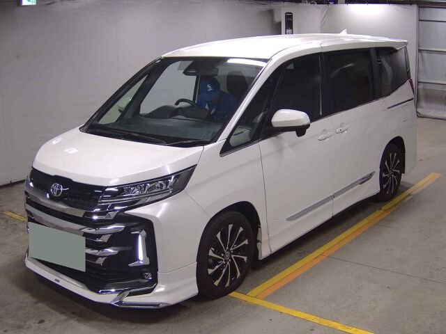 2023 Toyota Noah S-Z – 10K KM